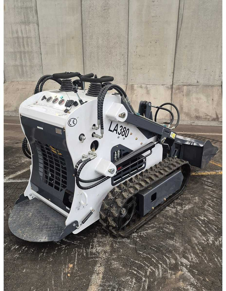 LADYS - 2025 - LA380 - SKID STEER LOADER - Compact track loader: picture 2 LADYS - 2025 - LA380 - SKID STEER LOADER - Compact track loader: picture 2