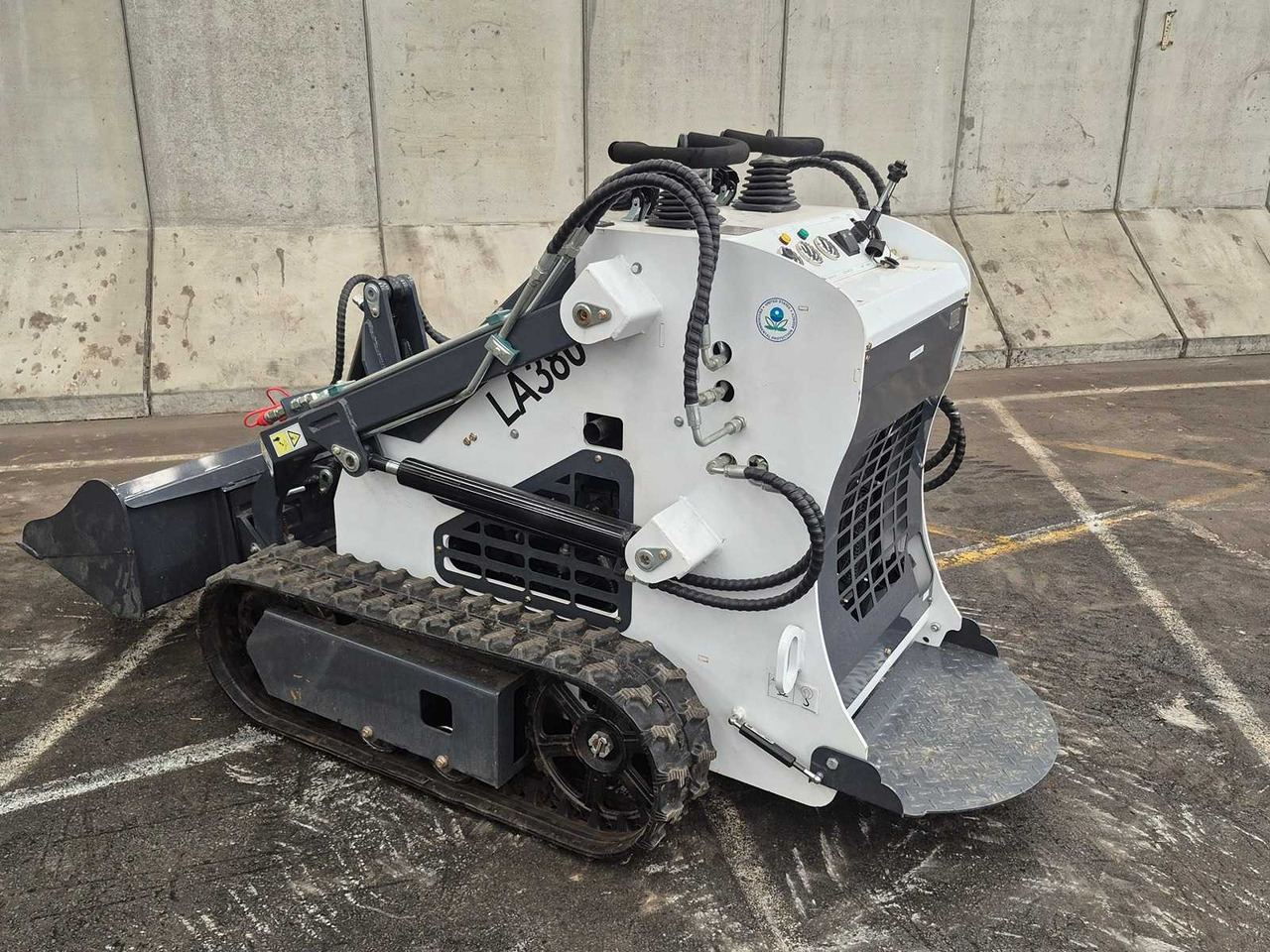 LADYS - 2025 - LA380 - SKID STEER LOADER - Compact track loader: picture 1 LADYS - 2025 - LA380 - SKID STEER LOADER - Compact track loader: picture 1