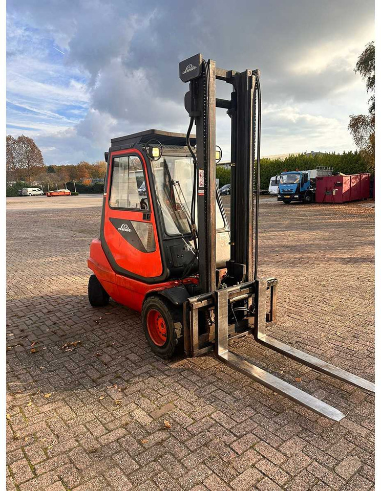 LINDE - 2001 - H35T-02 - FORKLIFT TRUCK - Forklift: picture 4 LINDE - 2001 - H35T-02 - FORKLIFT TRUCK - Forklift: picture 4