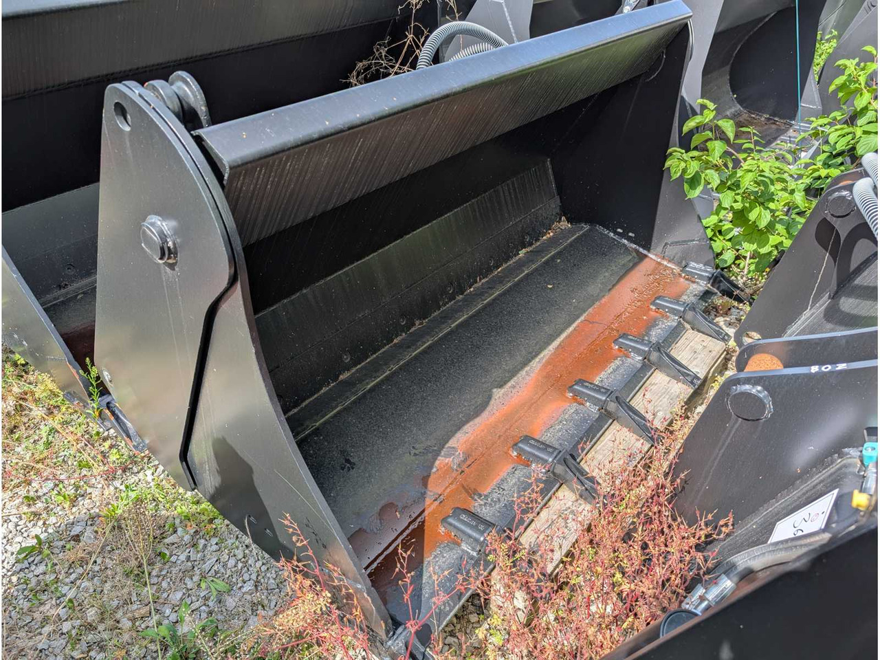 LSB - UNI BUCKET WITH TEETH - AS - 1850 MM - 0.8 CBM - 2023 - BUCKETS - Wheel loader: picture 3 LSB - UNI BUCKET WITH TEETH - AS - 1850 MM - 0.8 CBM - 2023 - BUCKETS - Wheel loader: picture 3