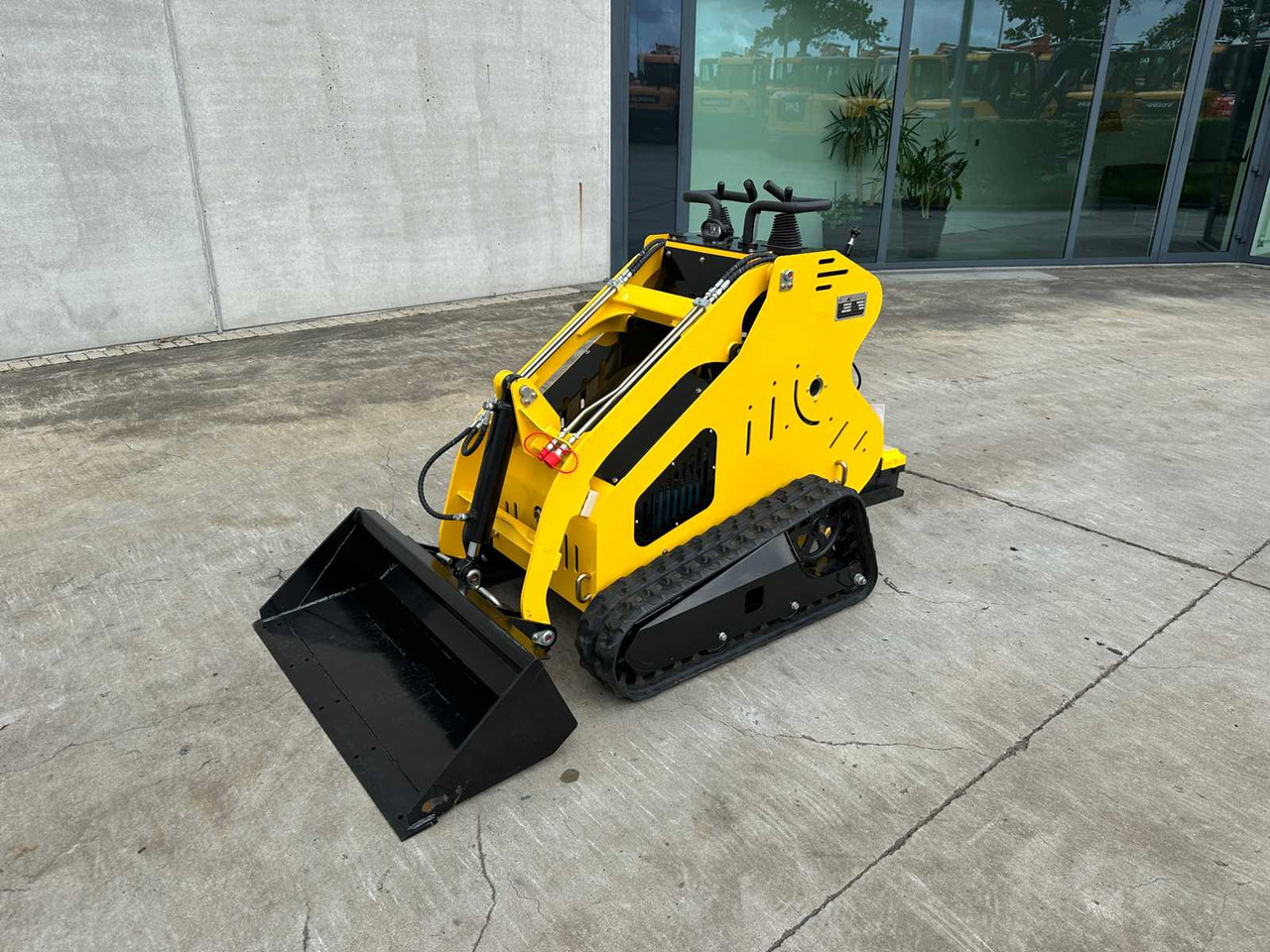MACHPRO - 2025 - MP-S300 - SKID STEER LOADER - Compact track loader: picture 1 MACHPRO - 2025 - MP-S300 - SKID STEER LOADER - Compact track loader: picture 1