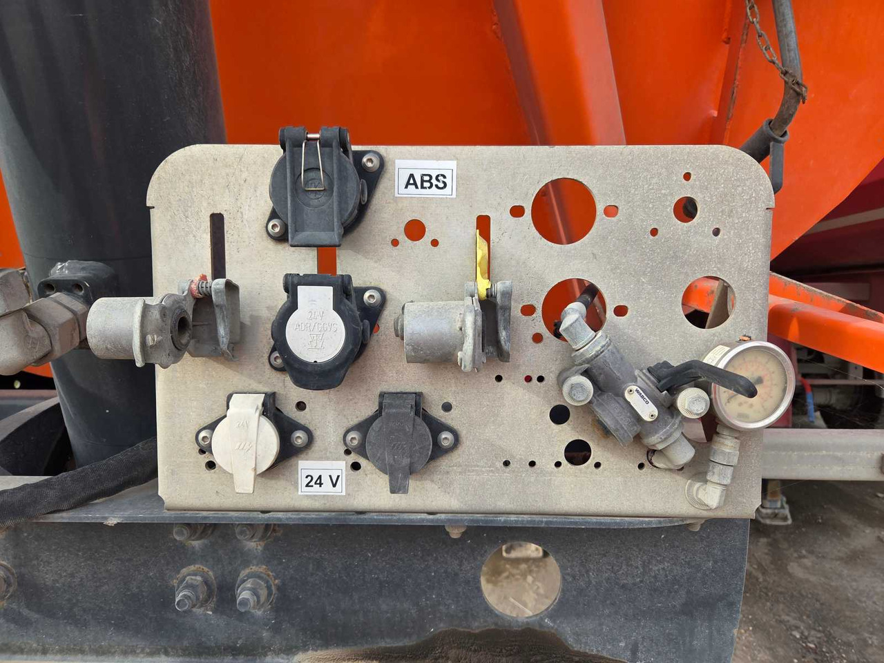 MOL KO225 - Farm tipping trailer/ Dumper: picture 4 MOL KO225 - Farm tipping trailer/ Dumper: picture 4