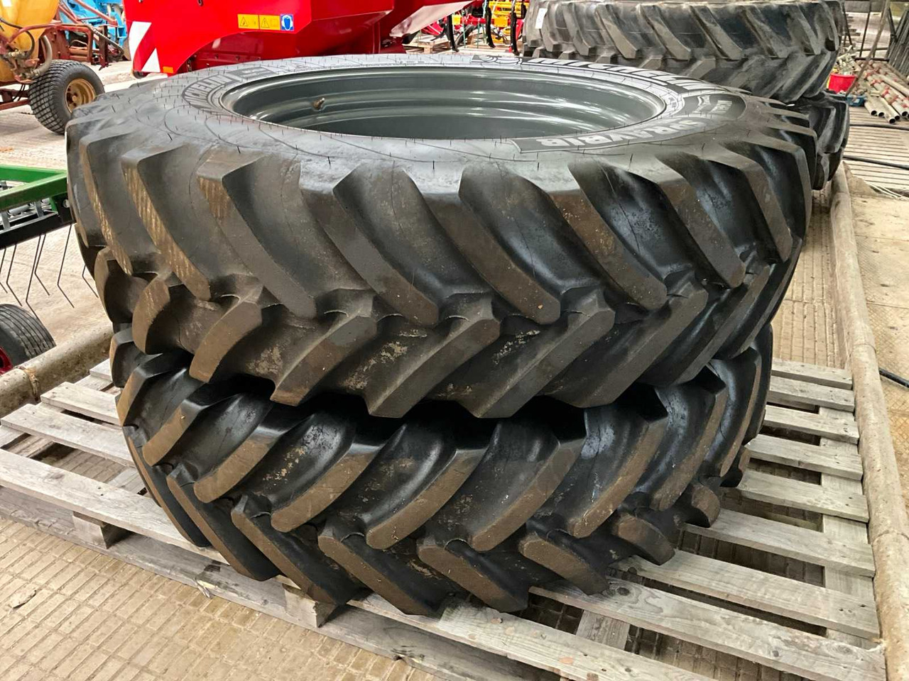 Michelin Spraybib - Wheels and tires for Farm tractor: picture 1 Michelin Spraybib - Wheels and tires for Farm tractor: picture 1