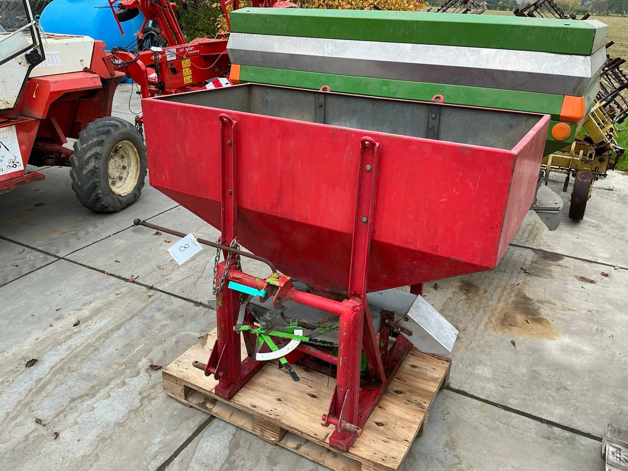 Mounted fertilizer spreader - Fertilizer spreader: picture 1 Mounted fertilizer spreader - Fertilizer spreader: picture 1