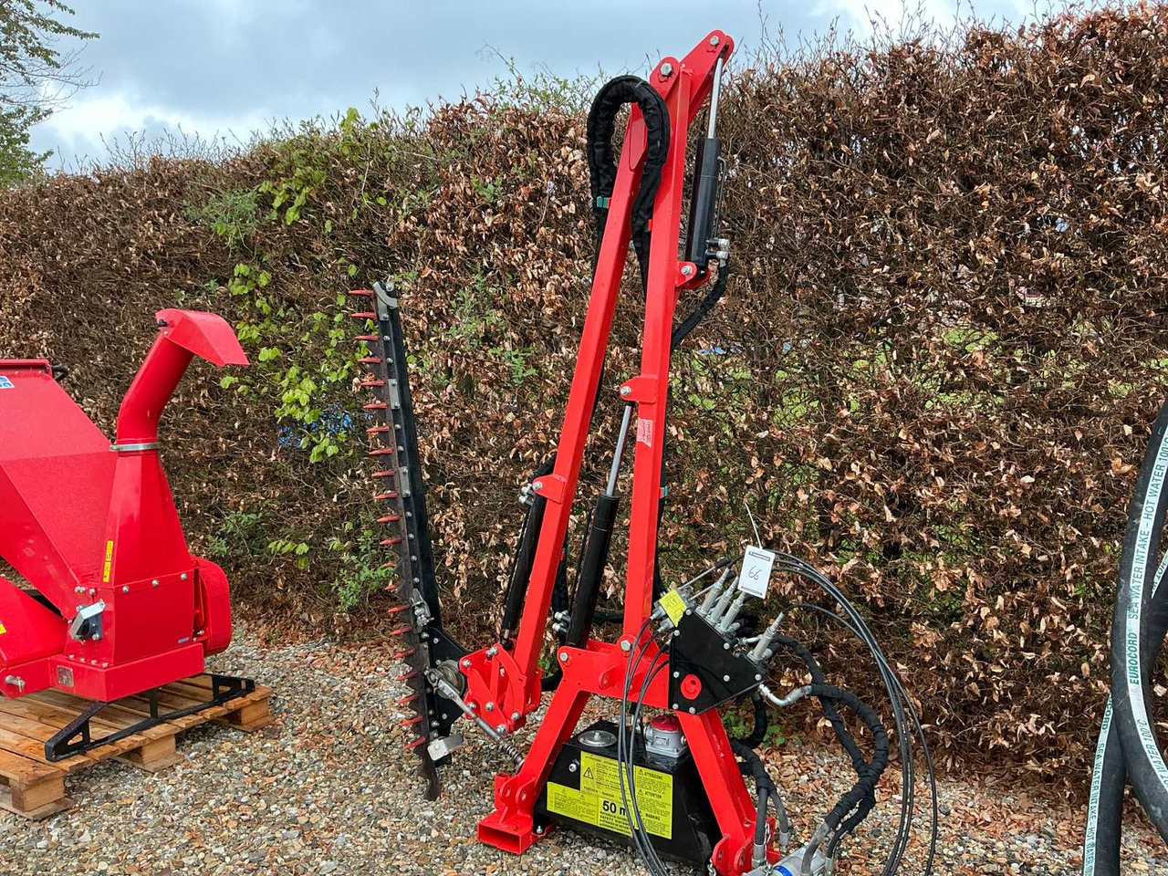 Mounted hydraulic hedge trimmer - Garden equipment: picture 1 Mounted hydraulic hedge trimmer - Garden equipment: picture 1