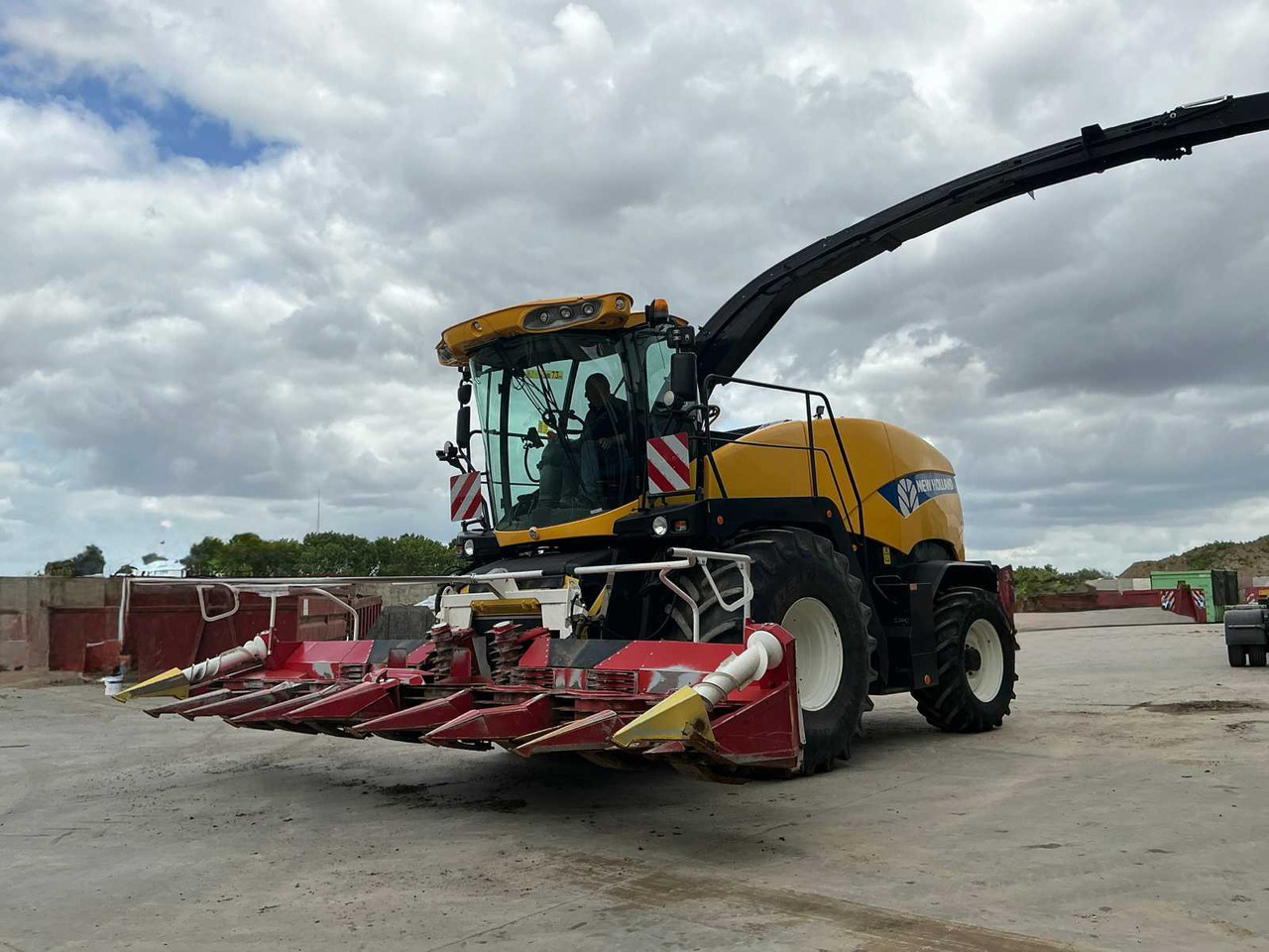 New Holland FR9060 - Forage harvester: picture 1 New Holland FR9060 - Forage harvester: picture 1