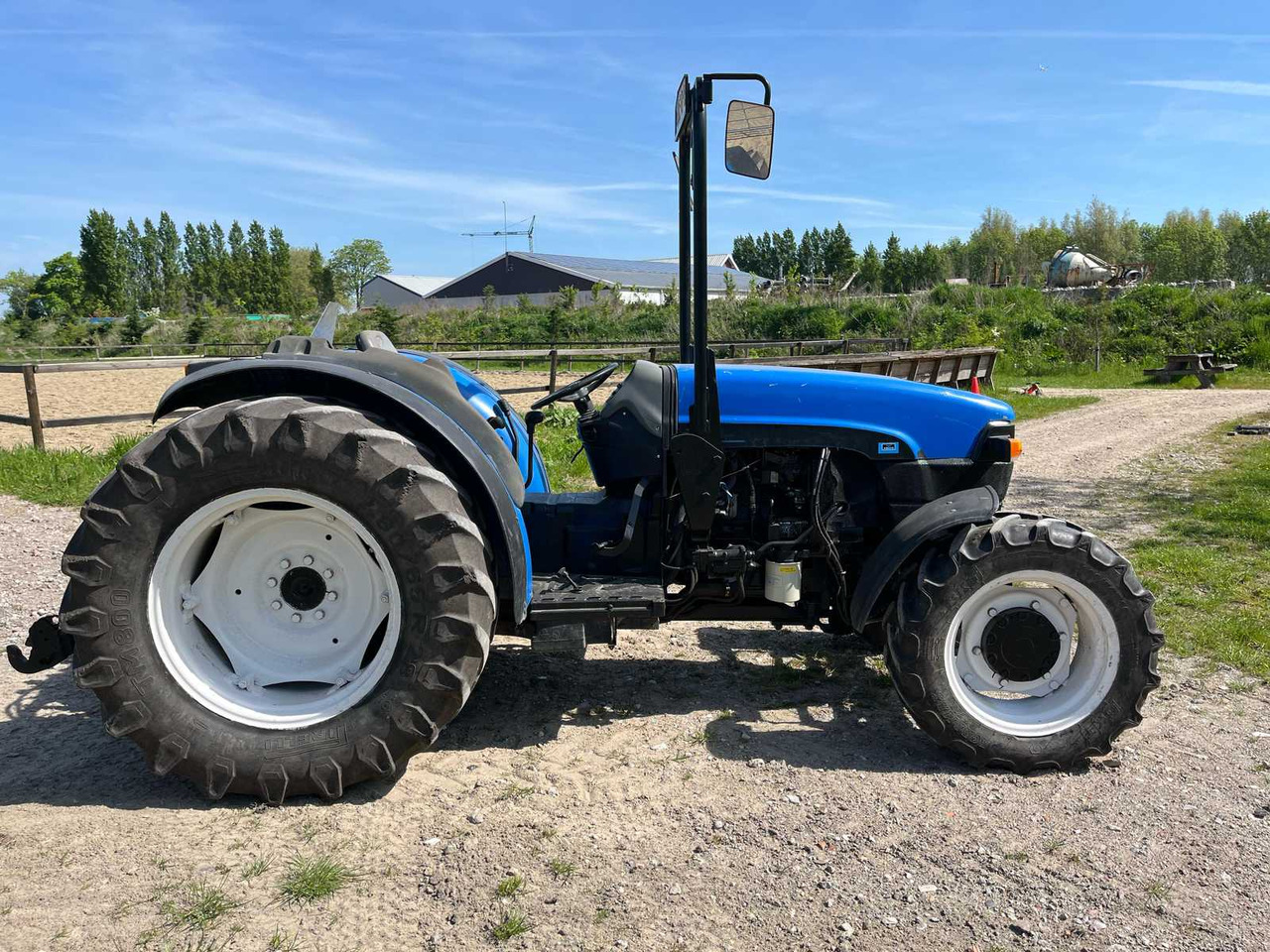 New Holland TN95F - Farm tractor: picture 5 New Holland TN95F - Farm tractor: picture 5