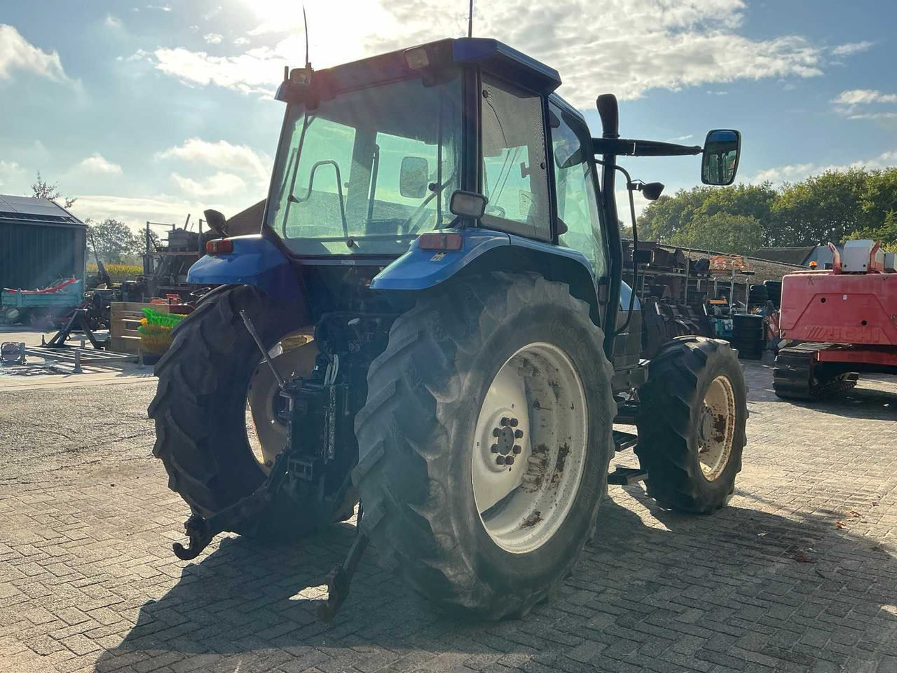 New Holland TS100 - Farm tractor: picture 5 New Holland TS100 - Farm tractor: picture 5