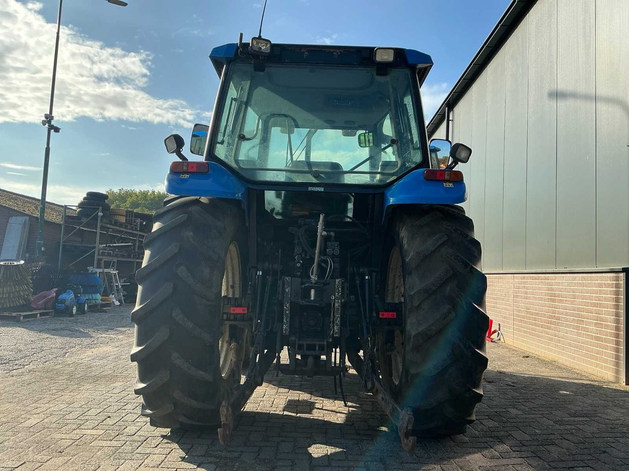 New Holland TS100 - Farm tractor: picture 4 New Holland TS100 - Farm tractor: picture 4