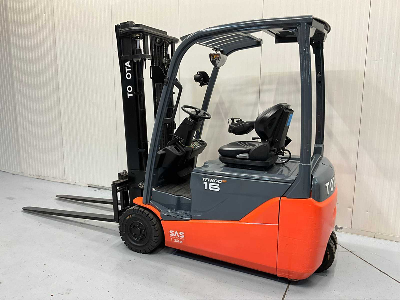 TOYOTA - 8FBE16T - FORKLIFT YEAR OF MANUFACTURE 2019- SPOONS 160CM, 7325 HOURS - Forklift: picture 3 TOYOTA - 8FBE16T - FORKLIFT YEAR OF MANUFACTURE 2019- SPOONS 160CM, 7325 HOURS - Forklift: picture 3