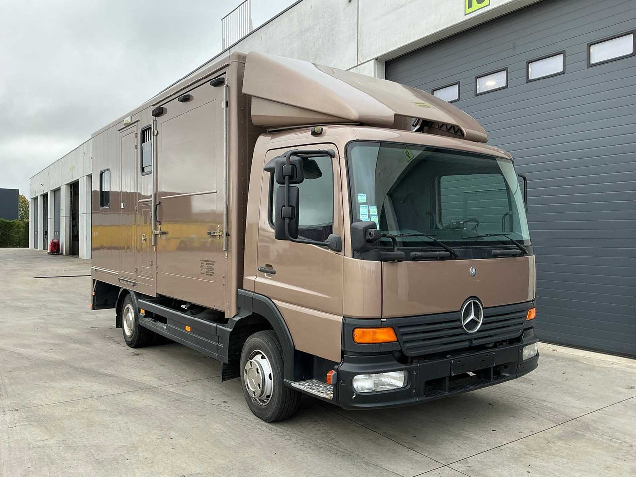 2000 MERCEDES-BENZ 815 HORSE TRUCK - Truck: picture 3 2000 MERCEDES-BENZ 815 HORSE TRUCK - Truck: picture 3