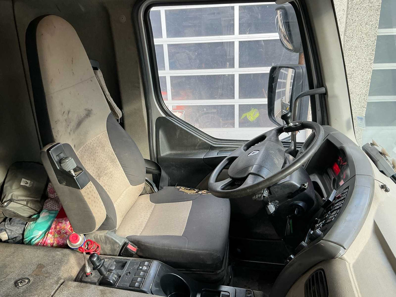 Truck 2011 RENAULT KERAX 460 TRIDEM TRUCK WITH CRANE AND CONTAINER: picture 18