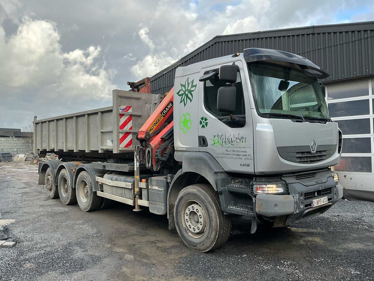 Truck 2011 RENAULT KERAX 460 TRIDEM TRUCK WITH CRANE AND CONTAINER: picture 8