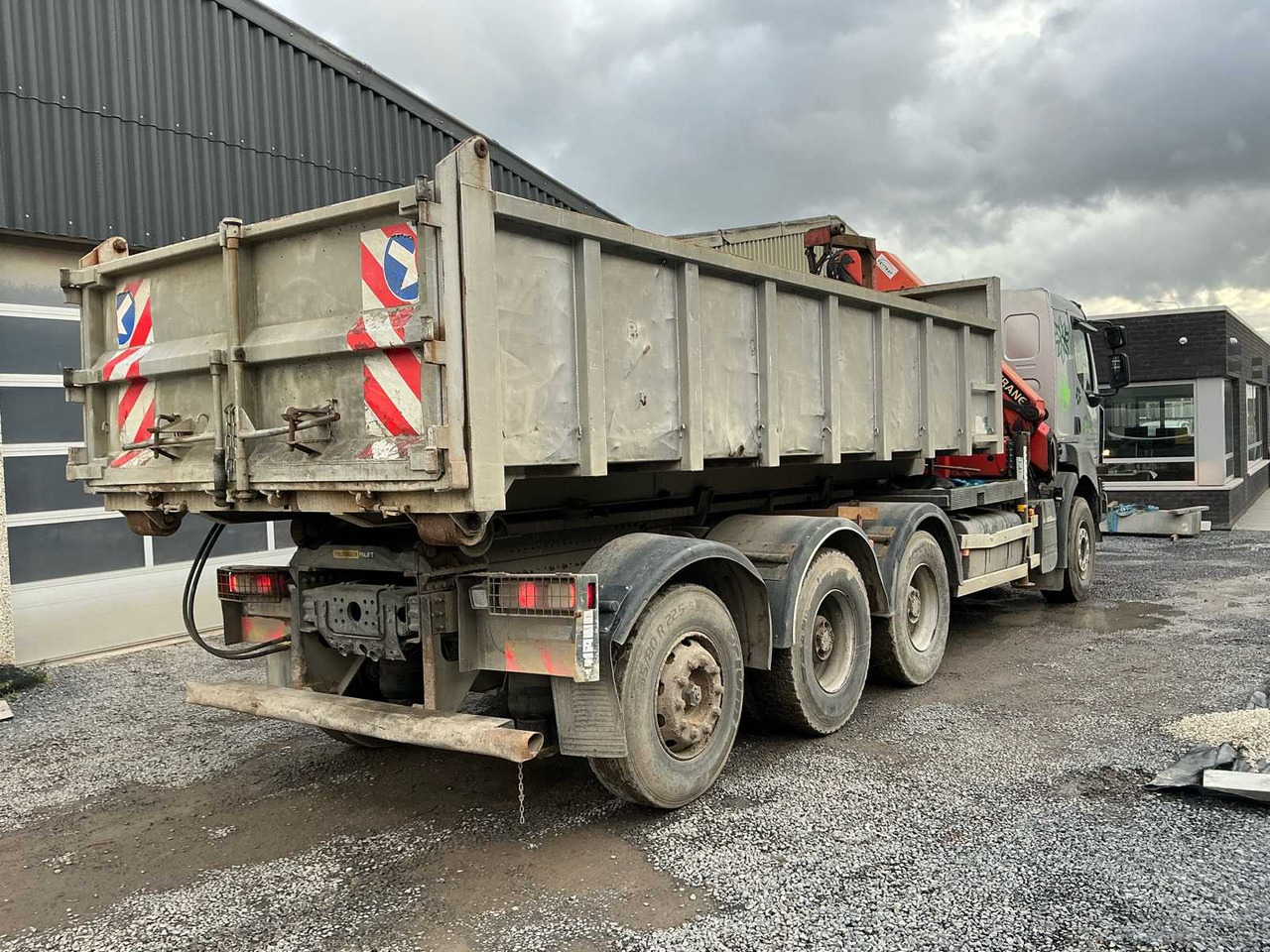 Truck 2011 RENAULT KERAX 460 TRIDEM TRUCK WITH CRANE AND CONTAINER: picture 6