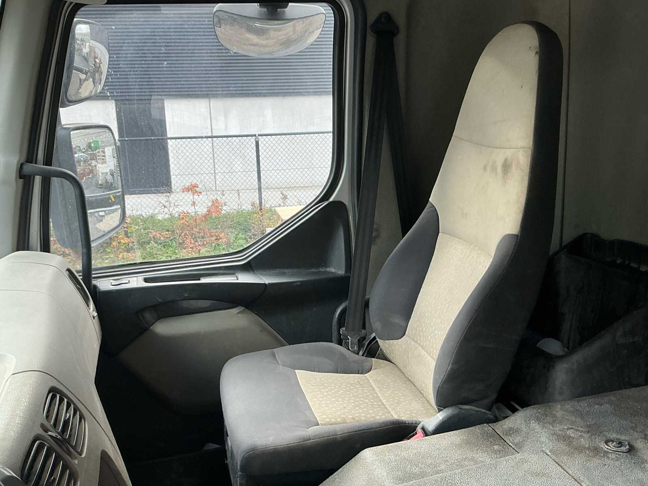 Truck 2011 RENAULT KERAX 460 TRIDEM TRUCK WITH CRANE AND CONTAINER: picture 19