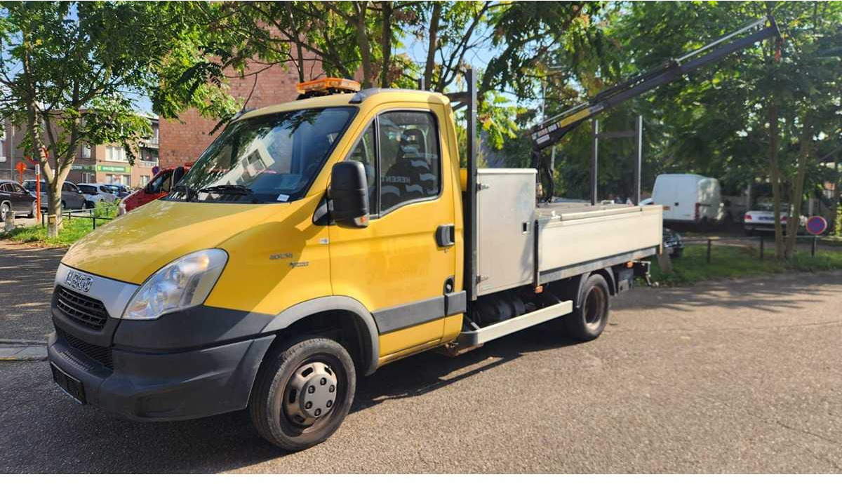 2013 IVECO 40C14G 3.0D TRUCK WITH CRANE 111.560KM - Truck: picture 1 2013 IVECO 40C14G 3.0D TRUCK WITH CRANE 111.560KM - Truck: picture 1