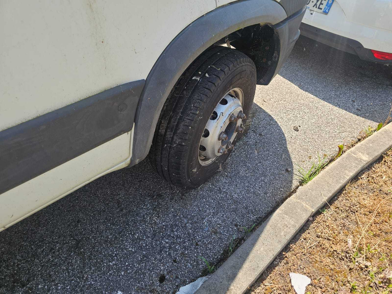 2013 - IVECO - DAILY CNG - TRUCK WITH TAIL LIFT - Truck: picture 4 2013 - IVECO - DAILY CNG - TRUCK WITH TAIL LIFT - Truck: picture 4