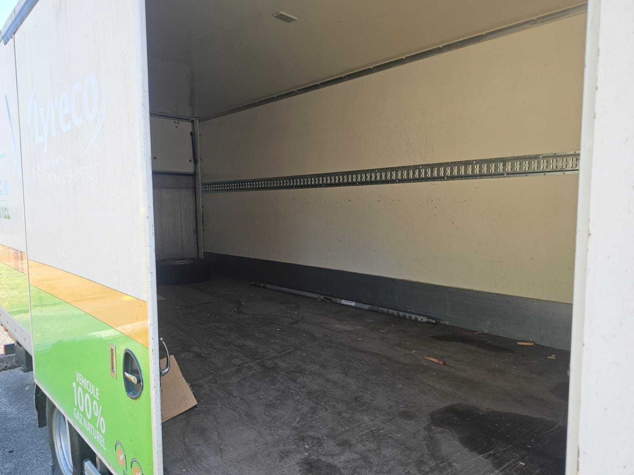 2013 - IVECO - DAILY CNG - TRUCK WITH TAIL LIFT - Truck: picture 5 2013 - IVECO - DAILY CNG - TRUCK WITH TAIL LIFT - Truck: picture 5