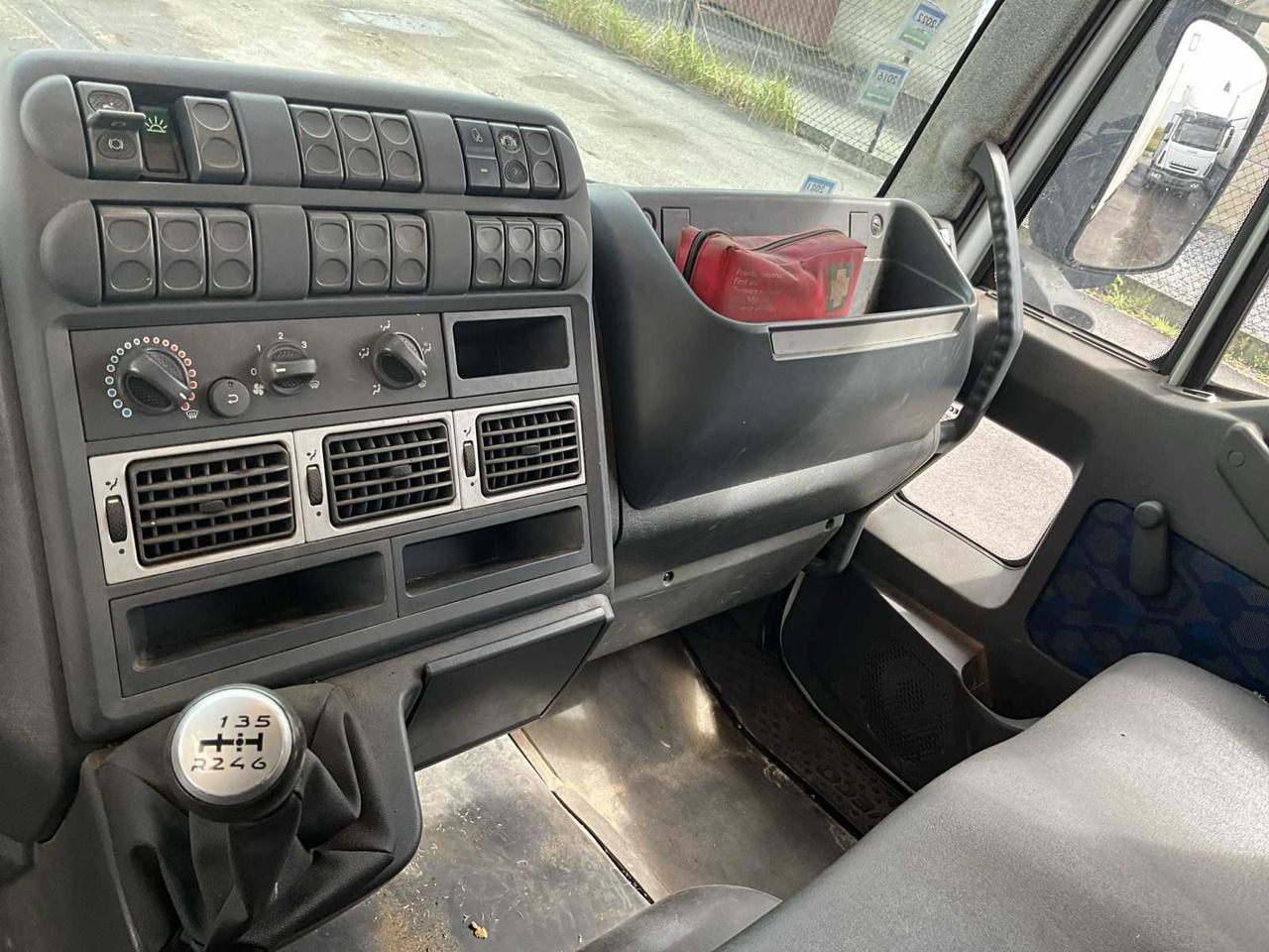 Truck IVECO EUROCARGO - 2008: picture 12