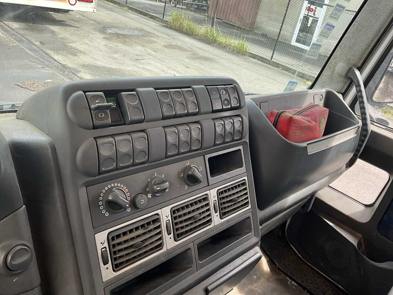 Truck IVECO EUROCARGO - 2008: picture 15