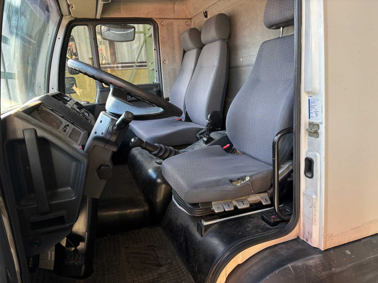 Truck MAN 8-163 / L 2000 TRUCK WITH BOX: picture 30