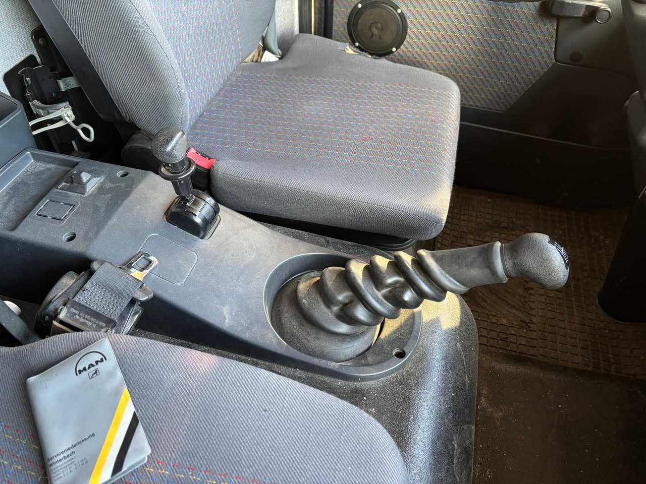 Truck MAN 8-163 / L 2000 TRUCK WITH BOX: picture 15