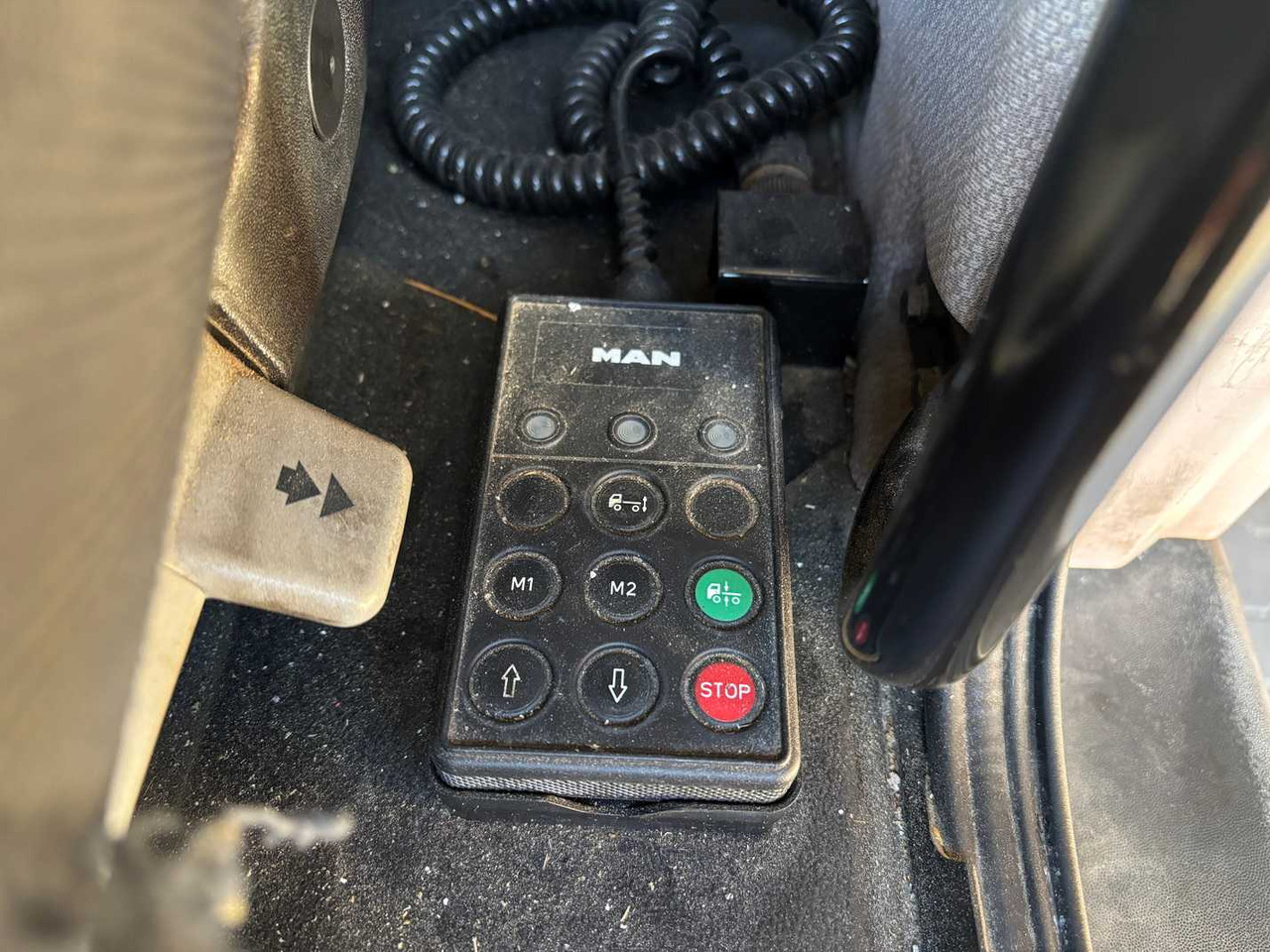 Truck MAN 8-163 / L 2000 TRUCK WITH BOX: picture 33