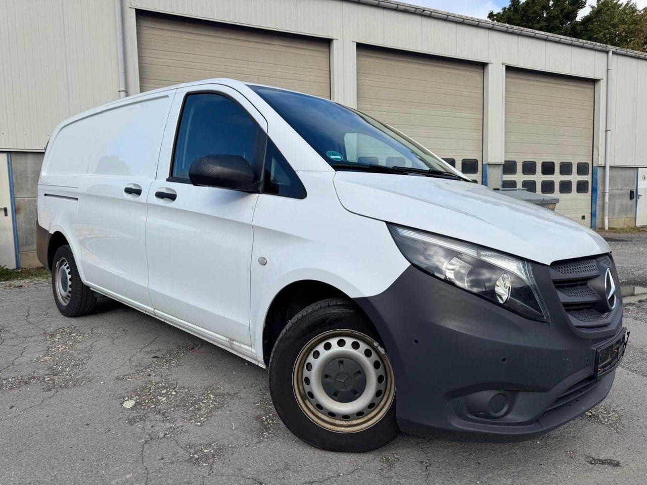 MERCEDES-BENZ VITO 114 CDI KA/L3 – FIRST REG. 2023 – ONLY 31.000 KM – REVERSING CAMERA – TOWBAR - Truck: picture 2 MERCEDES-BENZ VITO 114 CDI KA/L3 – FIRST REG. 2023 – ONLY 31.000 KM – REVERSING CAMERA – TOWBAR - Truck: picture 2