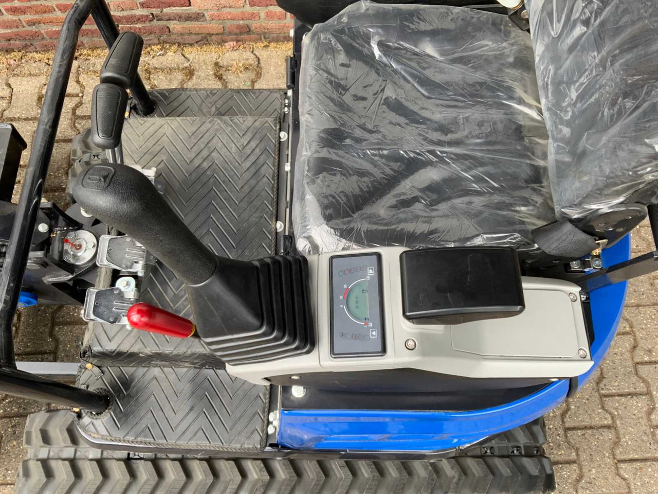 Excavator ULTRA FORCE EQUIPMENT NM-1800 KG CRAWLER EXCAVATOR DIESEL 2025 INCL. 3 BUCKETS: picture 13 Excavator ULTRA FORCE EQUIPMENT NM-1800 KG CRAWLER EXCAVATOR DIESEL 2025 INCL. 3 BUCKETS: picture 13