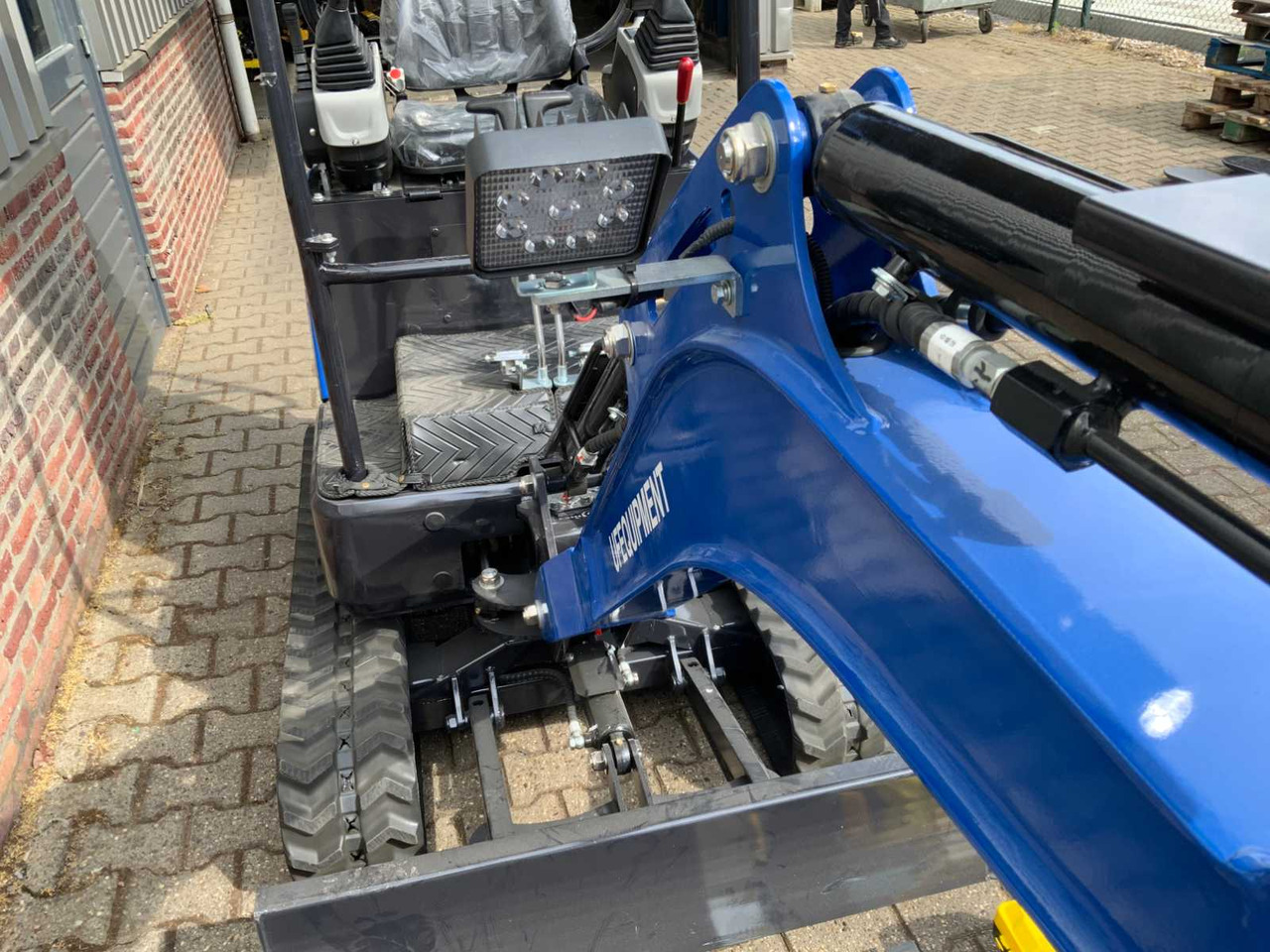 Excavator ULTRA FORCE EQUIPMENT NM-1800 KG CRAWLER EXCAVATOR DIESEL 2025 INCL. 3 BUCKETS: picture 18 Excavator ULTRA FORCE EQUIPMENT NM-1800 KG CRAWLER EXCAVATOR DIESEL 2025 INCL. 3 BUCKETS: picture 18