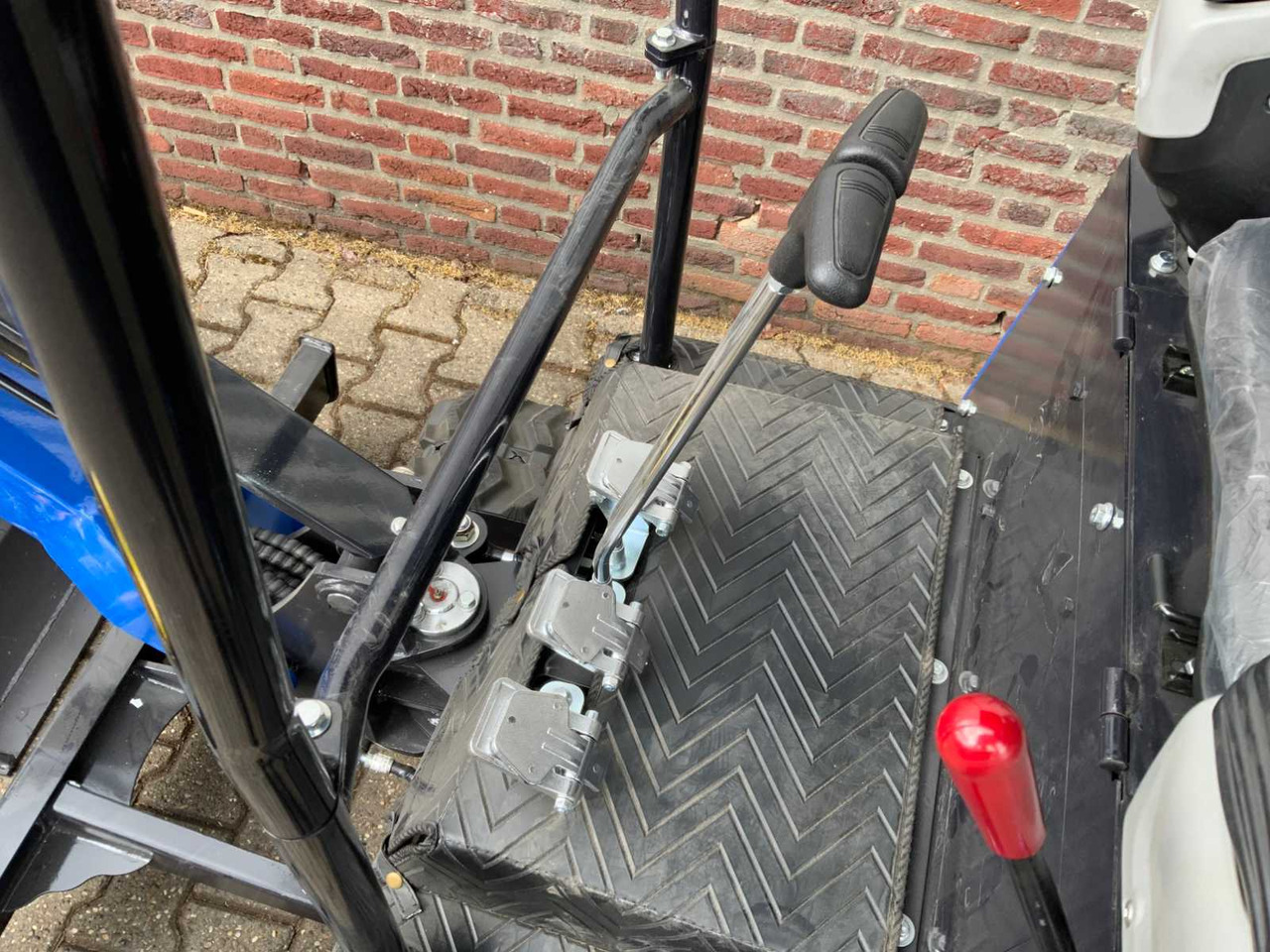 Excavator ULTRA FORCE EQUIPMENT NM-1800 KG CRAWLER EXCAVATOR DIESEL 2025 INCL. 3 BUCKETS: picture 15 Excavator ULTRA FORCE EQUIPMENT NM-1800 KG CRAWLER EXCAVATOR DIESEL 2025 INCL. 3 BUCKETS: picture 15