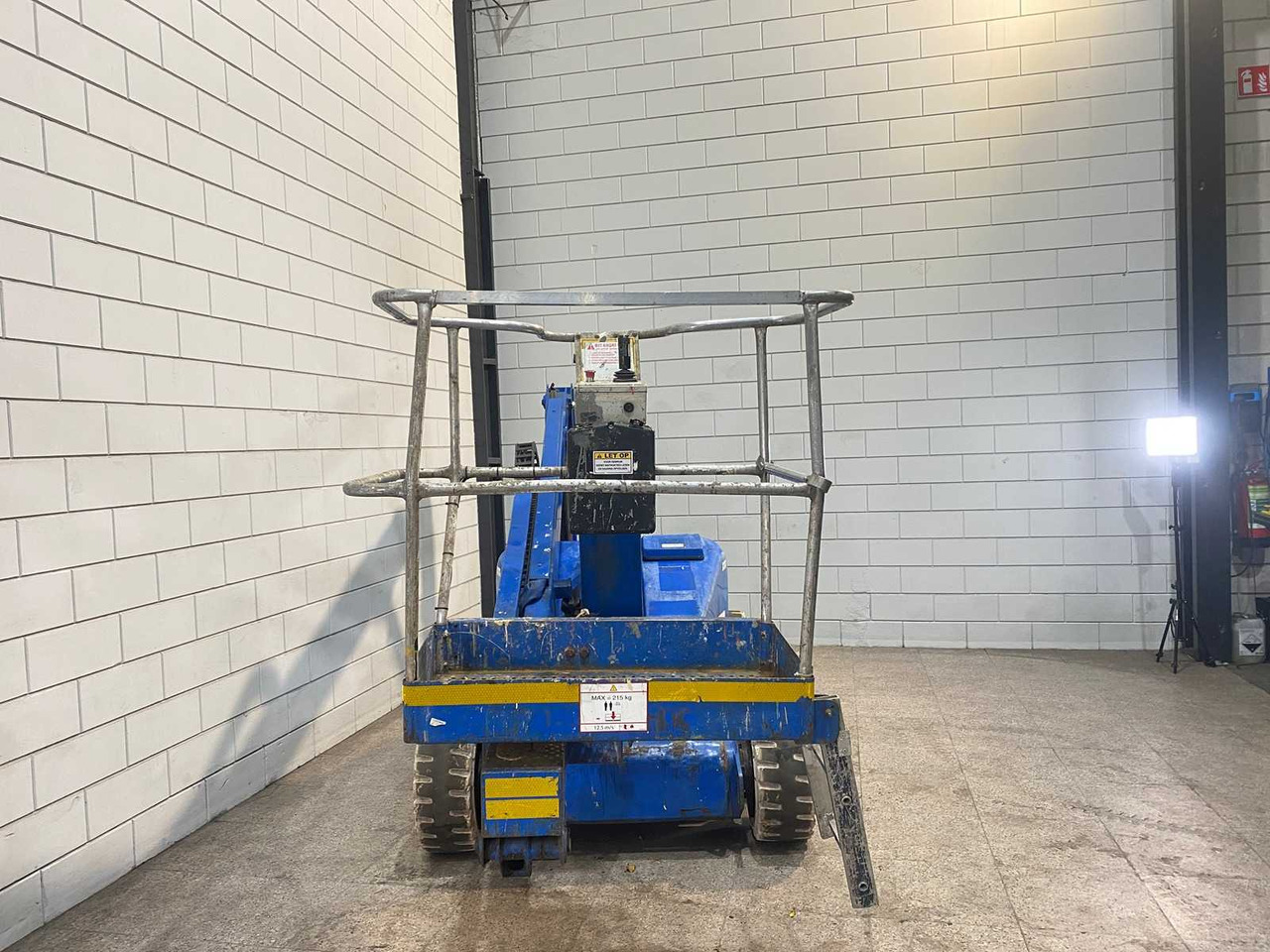 UPRIGHT - 2005 - AB38 - AERIAL PLATFORM - Aerial platform: picture 3 UPRIGHT - 2005 - AB38 - AERIAL PLATFORM - Aerial platform: picture 3