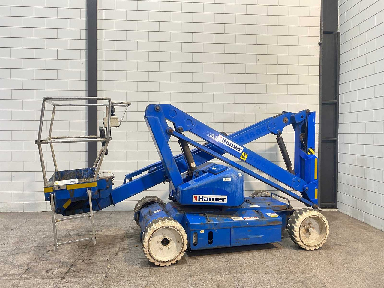 UPRIGHT - 2005 - AB38 - AERIAL PLATFORM - Aerial platform: picture 1 UPRIGHT - 2005 - AB38 - AERIAL PLATFORM - Aerial platform: picture 1