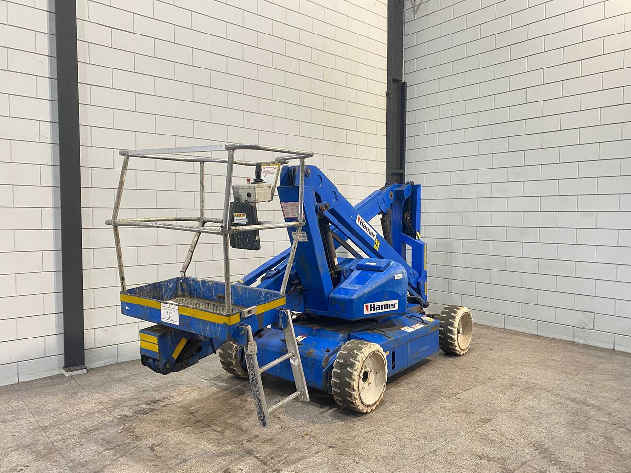 UPRIGHT - 2005 - AB38 - AERIAL PLATFORM - Aerial platform: picture 2 UPRIGHT - 2005 - AB38 - AERIAL PLATFORM - Aerial platform: picture 2