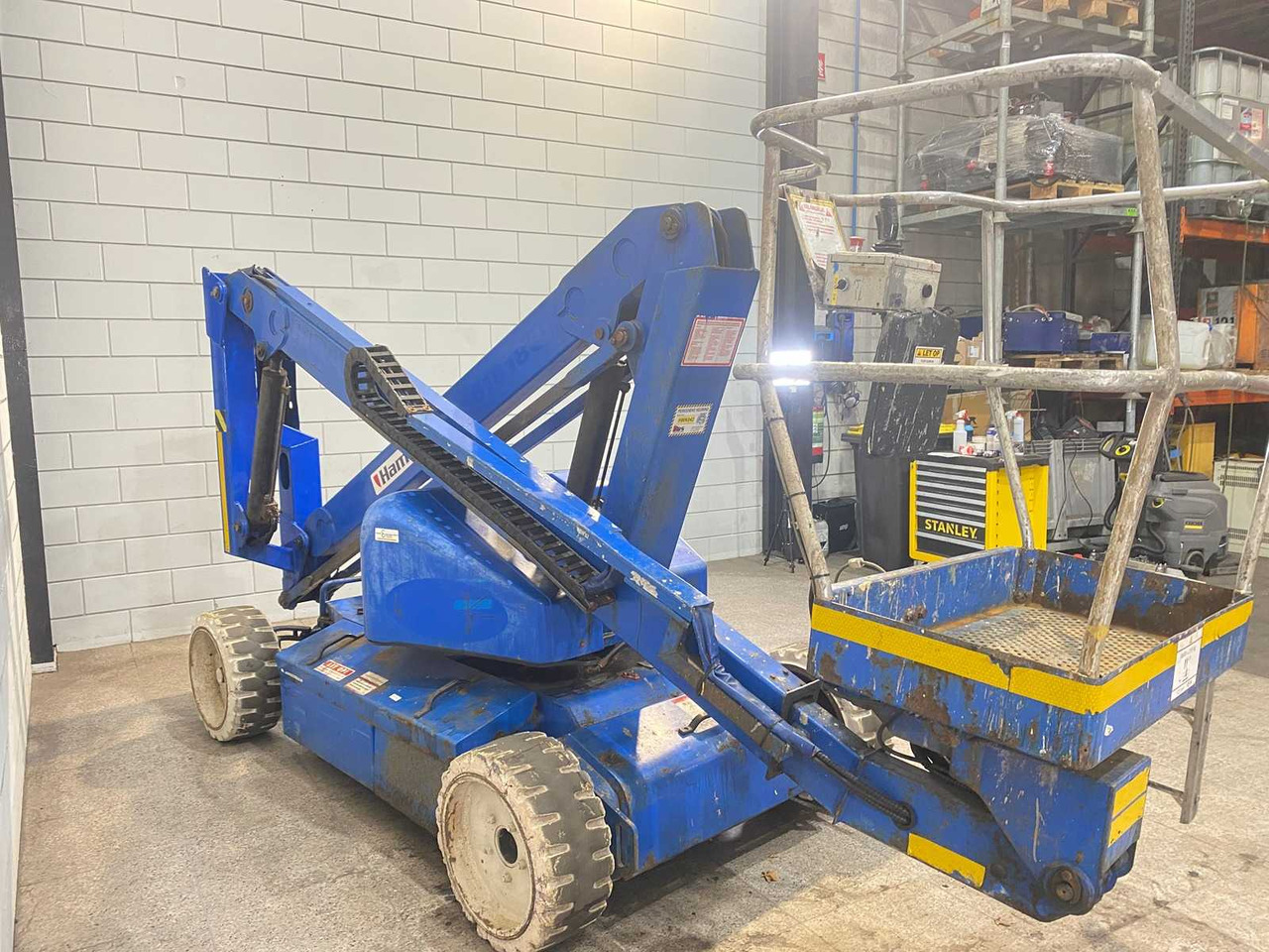 UPRIGHT - 2005 - AB38 - AERIAL PLATFORM - Aerial platform: picture 5 UPRIGHT - 2005 - AB38 - AERIAL PLATFORM - Aerial platform: picture 5