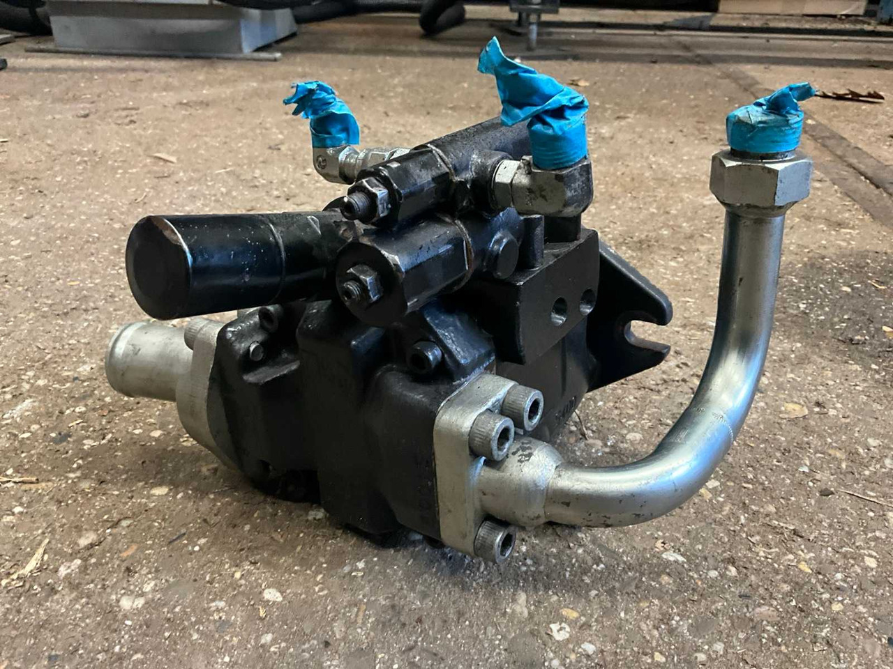 VOLVO ECR25D HYDRAULIC PUMP - Mini excavator: picture 2 VOLVO ECR25D HYDRAULIC PUMP - Mini excavator: picture 2