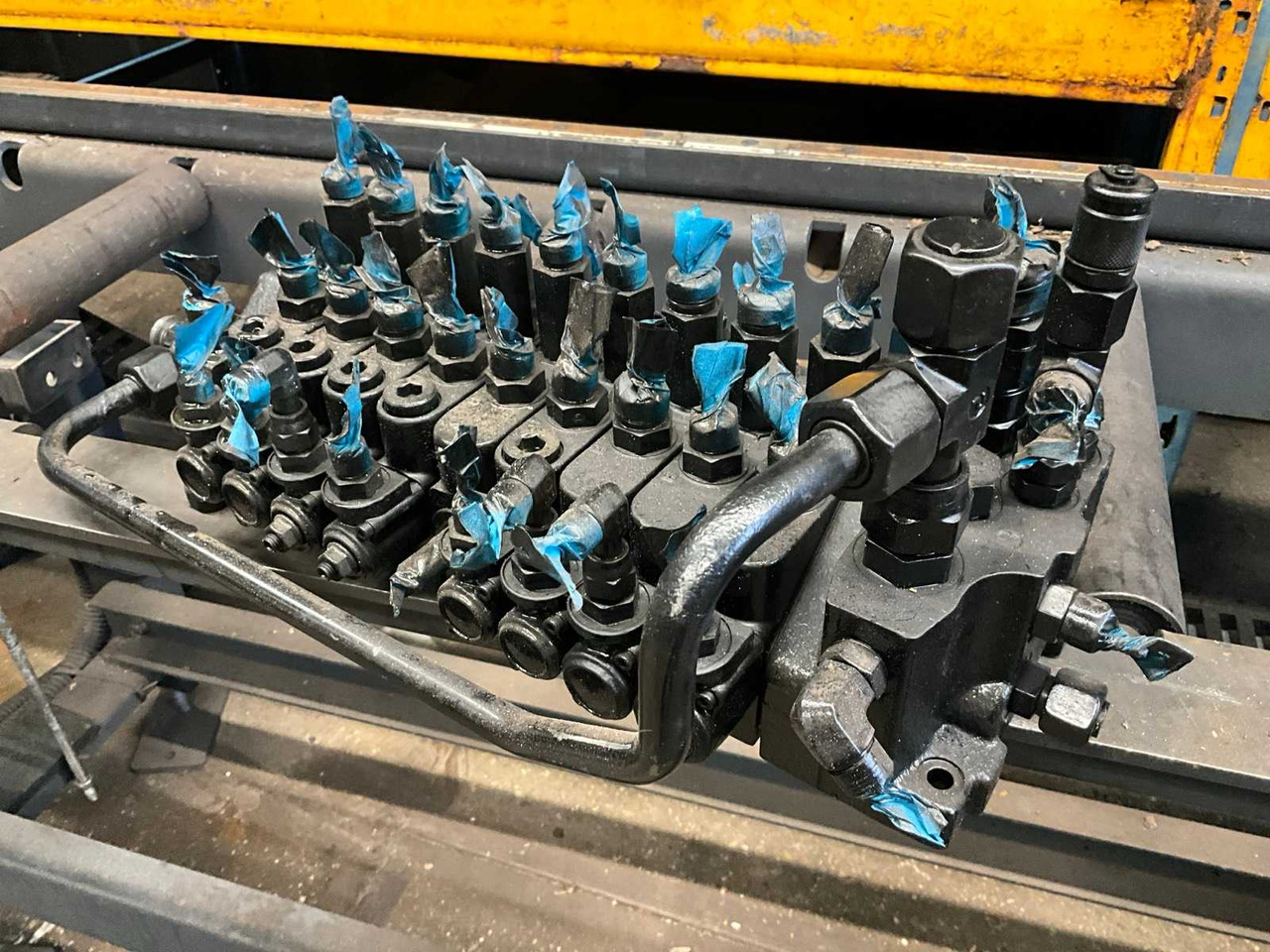 VOLVO - ECR25D VALVE BLOCK - Mini excavator: picture 1 VOLVO - ECR25D VALVE BLOCK - Mini excavator: picture 1