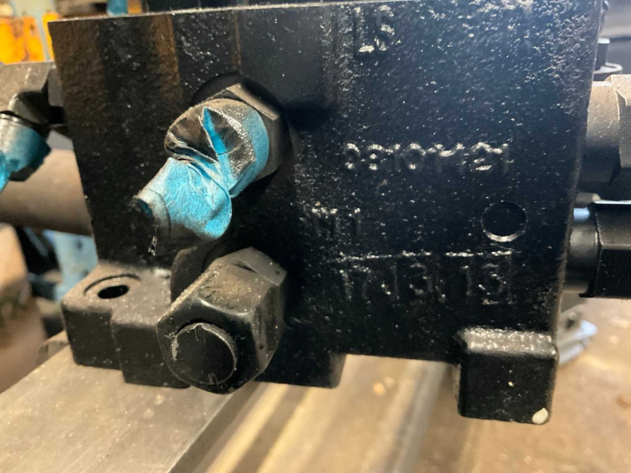 VOLVO - ECR25D VALVE BLOCK - Mini excavator: picture 3 VOLVO - ECR25D VALVE BLOCK - Mini excavator: picture 3