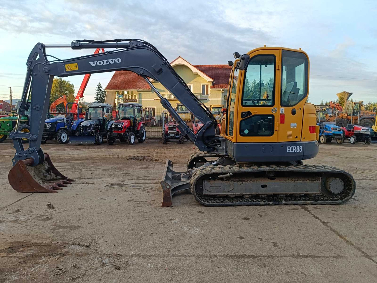 VOLVO - ECR88 - MIDI-EXCAVATOR - 2013 - Excavator: picture 1 VOLVO - ECR88 - MIDI-EXCAVATOR - 2013 - Excavator: picture 1