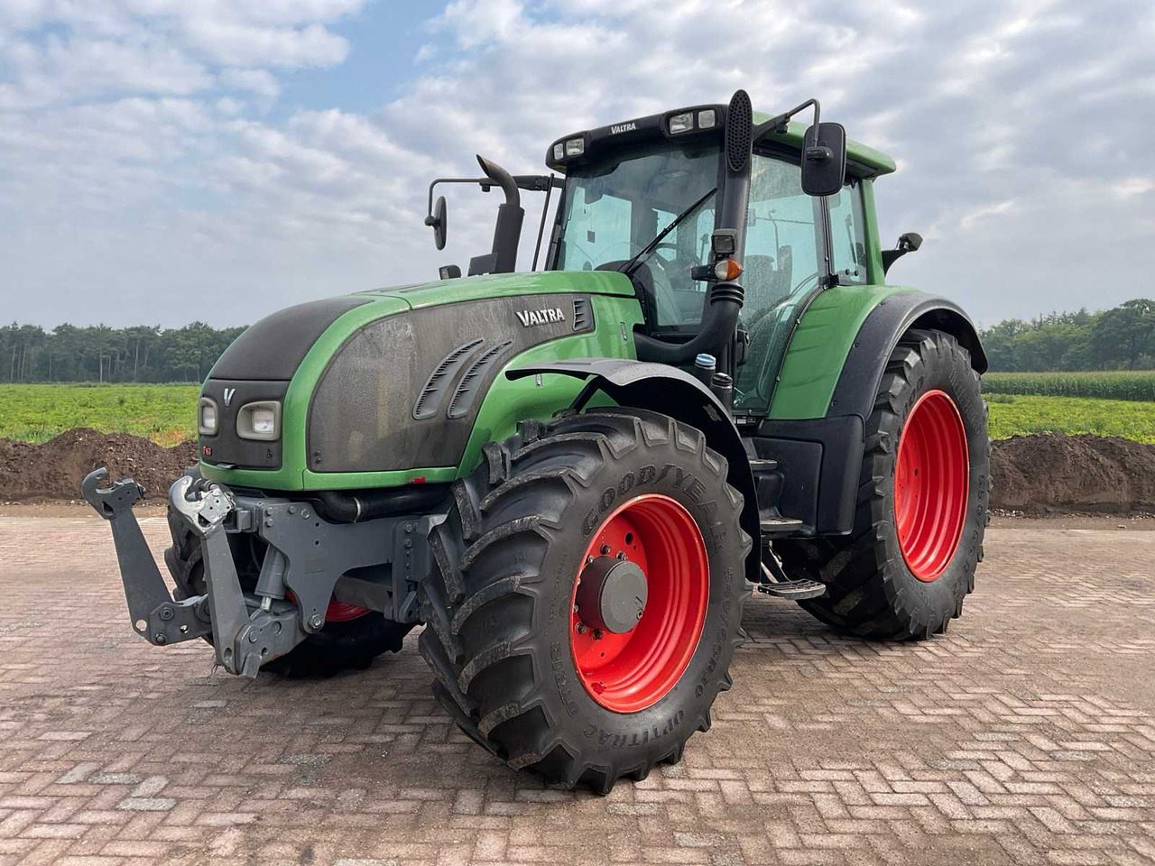 Valtra T163e - Farm tractor: picture 1 Valtra T163e - Farm tractor: picture 1