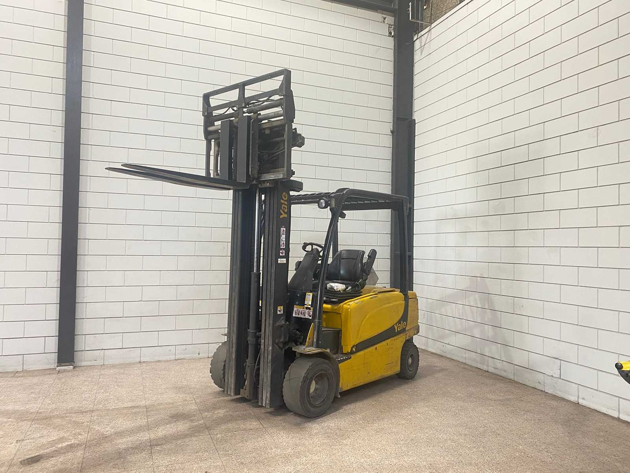 YALE - ERP35VL - FORKLIFT TRIPLEX - SIDE-SHIFT - FORK SETTER - Forklift: picture 2 YALE - ERP35VL - FORKLIFT TRIPLEX - SIDE-SHIFT - FORK SETTER - Forklift: picture 2