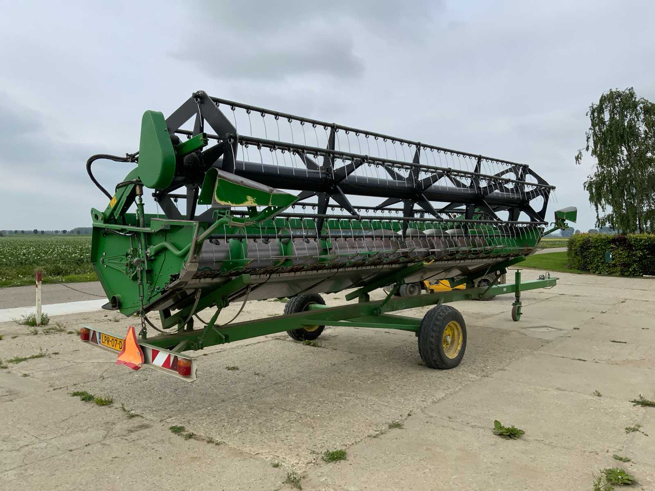 John deere 620R - Combine harvester: picture 1 John deere 620R - Combine harvester: picture 1