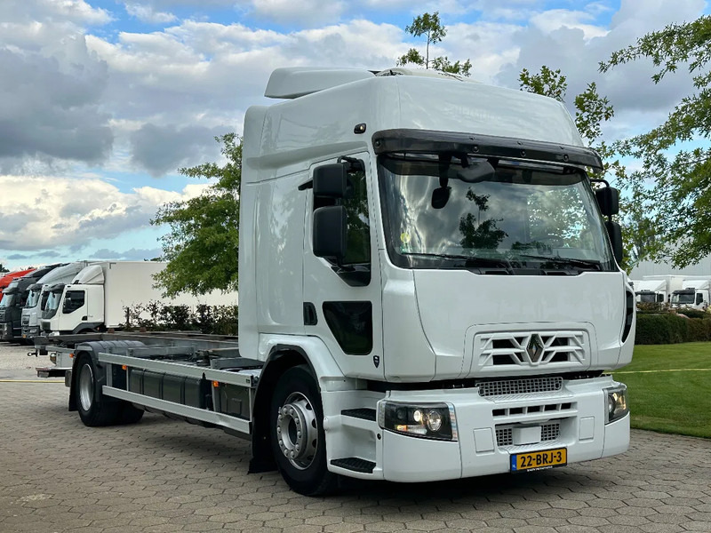 Renault D280 - Curtainsider truck: picture 2 Renault D280 - Curtainsider truck: picture 2