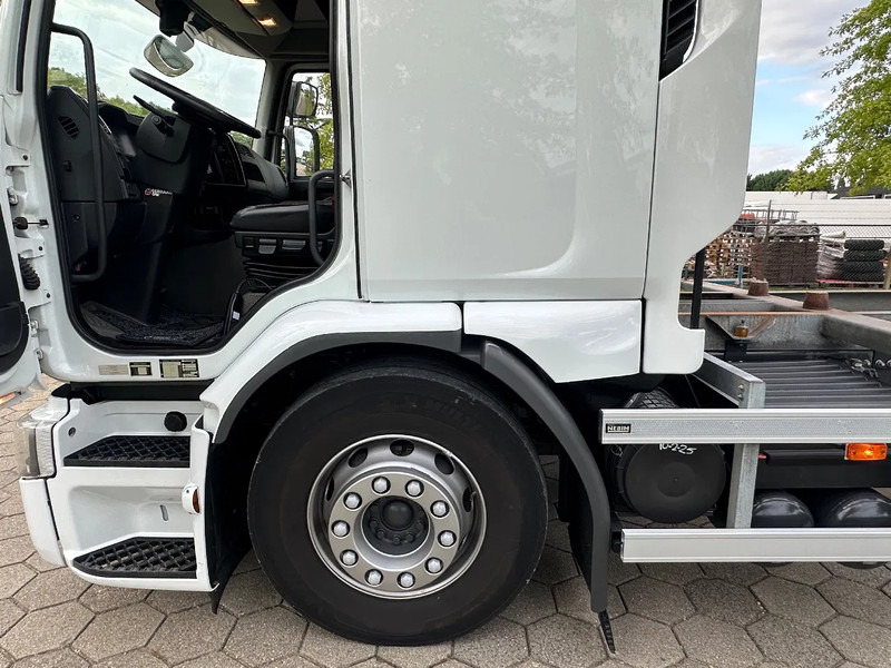 Renault D280 - Curtainsider truck: picture 5 Renault D280 - Curtainsider truck: picture 5