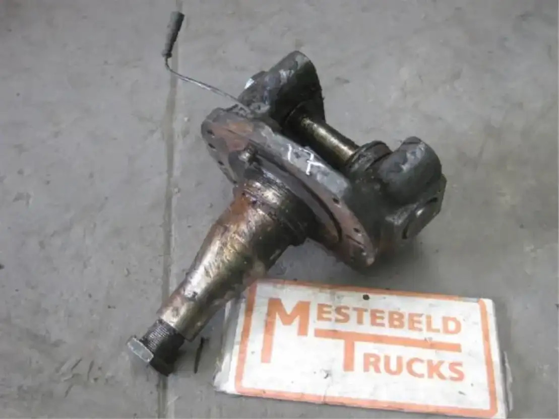 DAF Fusee 75 / 85 - Front axle for Truck: picture 1 DAF Fusee 75 / 85 - Front axle for Truck: picture 1