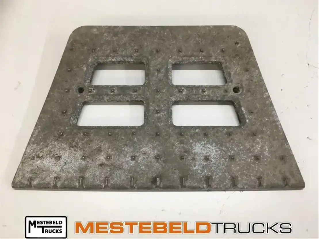 DAF Opstapbakplaat - Frame/ Chassis for Truck: picture 1 DAF Opstapbakplaat - Frame/ Chassis for Truck: picture 1