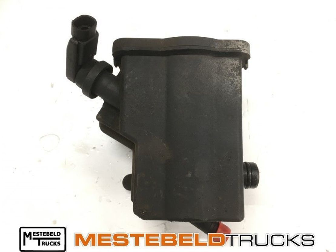 Iveco Stuuroliereservoir - Engine and parts for Truck: picture 1 Iveco Stuuroliereservoir - Engine and parts for Truck: picture 1