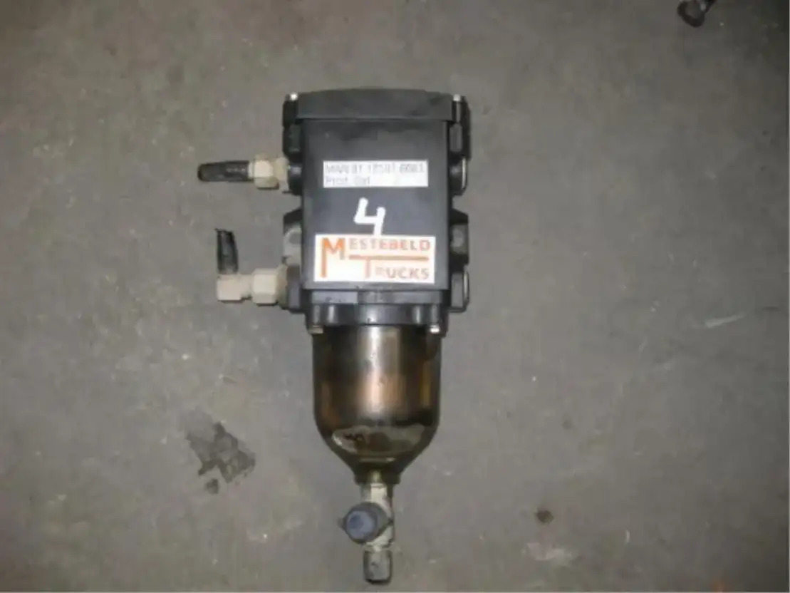 MAN Brandstoffilter verwarmd MAN TGA - Fuel filter for Truck: picture 1 MAN Brandstoffilter verwarmd MAN TGA - Fuel filter for Truck: picture 1