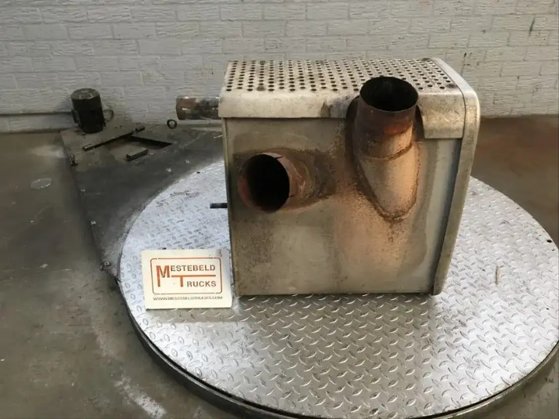 Mercedes-Benz Uitlaatdemper Actros - Muffler/ Exhaust system for Truck: picture 2 Mercedes-Benz Uitlaatdemper Actros - Muffler/ Exhaust system for Truck: picture 2