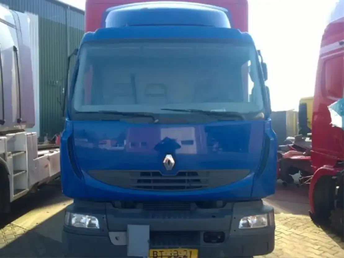 Renault C abine Midlum 220 DXI - Cab for Truck: picture 1 Renault C abine Midlum 220 DXI - Cab for Truck: picture 1